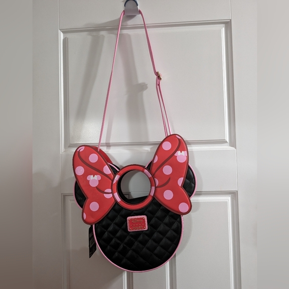 Loungefly Handbags - NWT Loungefly Disney quilted Minnie bow head crossbody bag purse